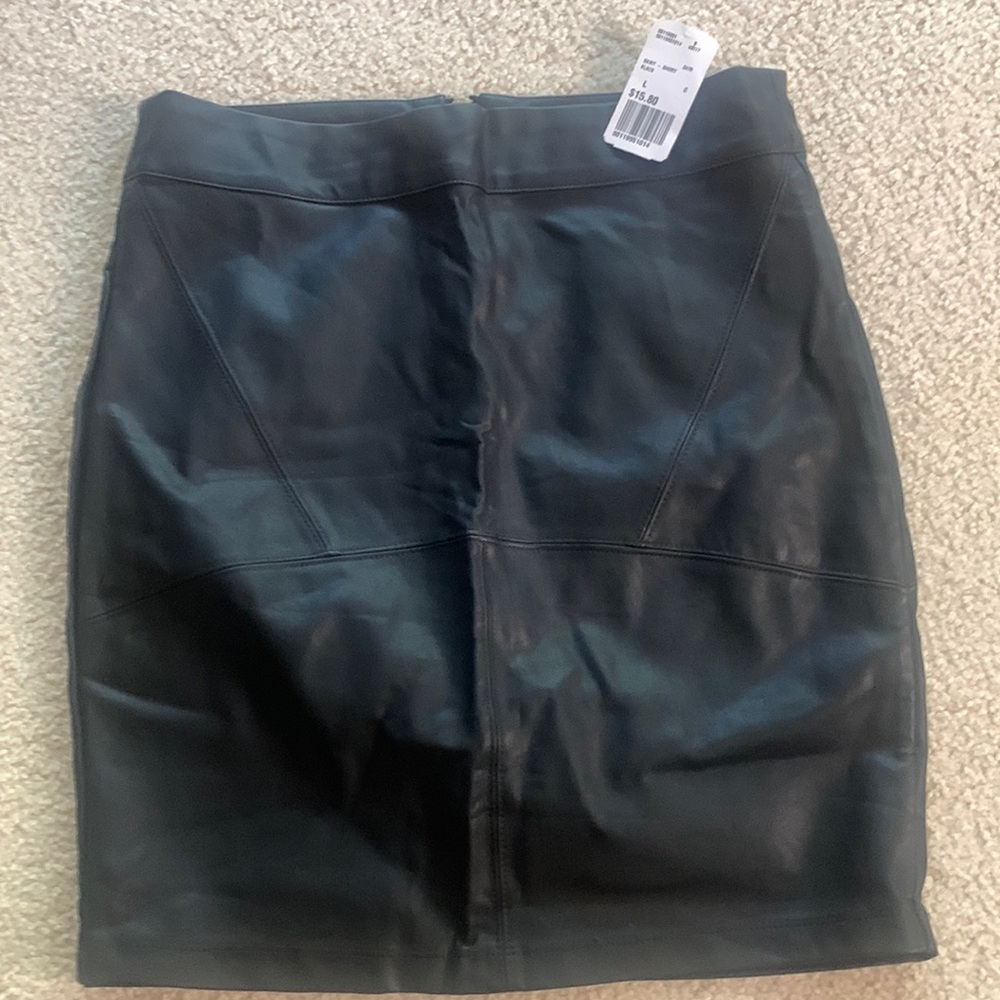 Forever 21 black short imitation leather skirt